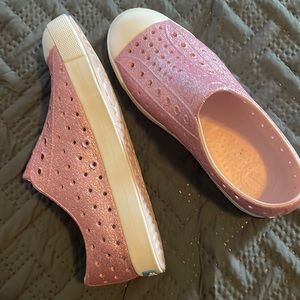 Native pink glitter size 3 shoes